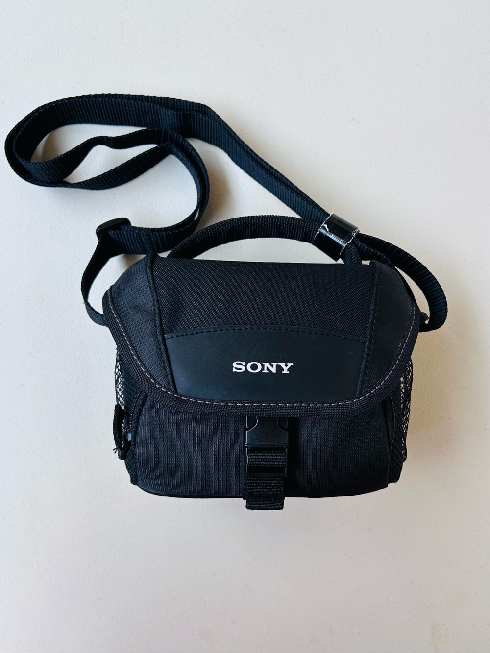 Sony LCS-U11 Camera Carrying Case Black NWOT Adjustable Divider Shoulder Bag